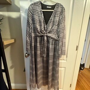 Elegant Black and White Plaid Long Sleeve Dress